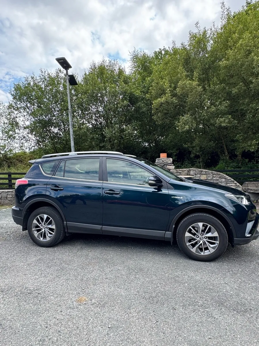 Toyota RAV4 Hybrid 2017 - Image 5
