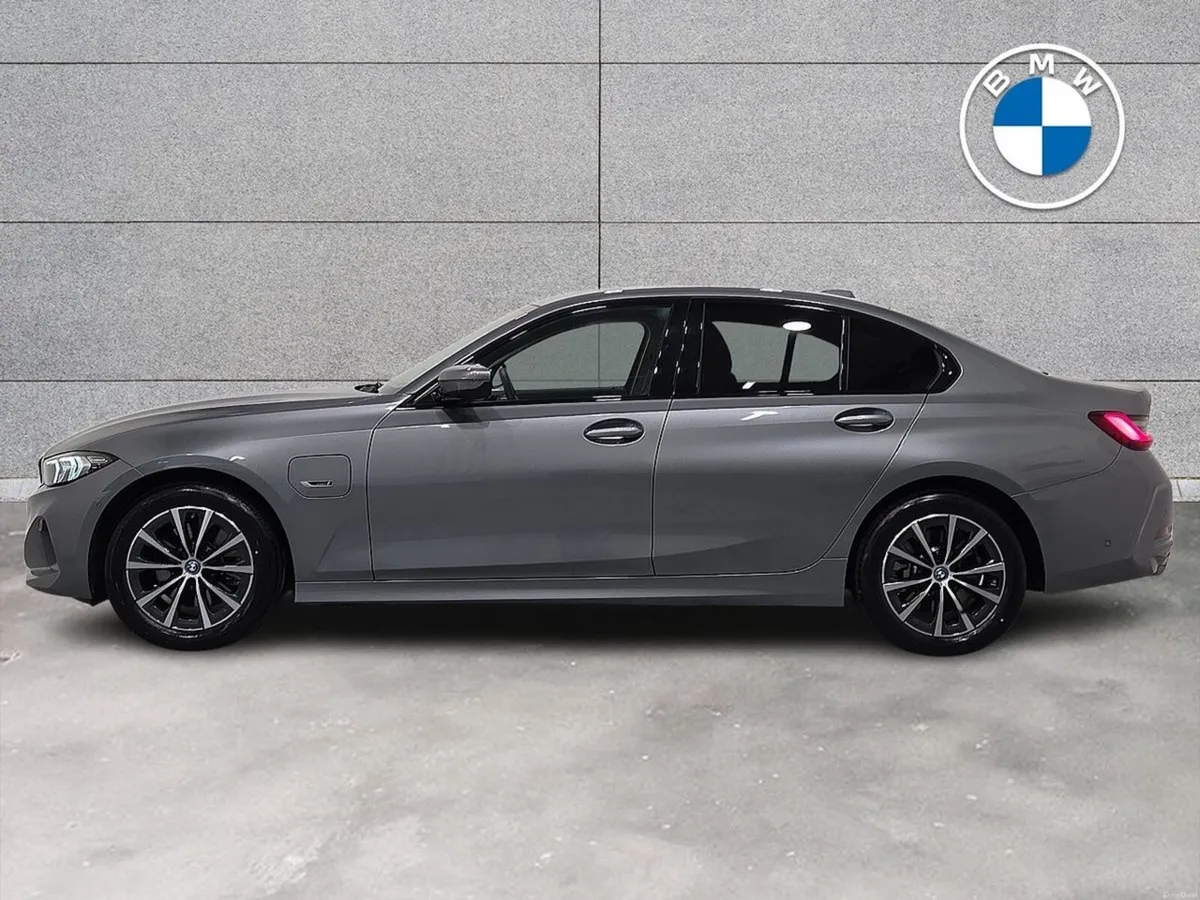 BMW 3-Series 330e Sport Saloon - Image 4