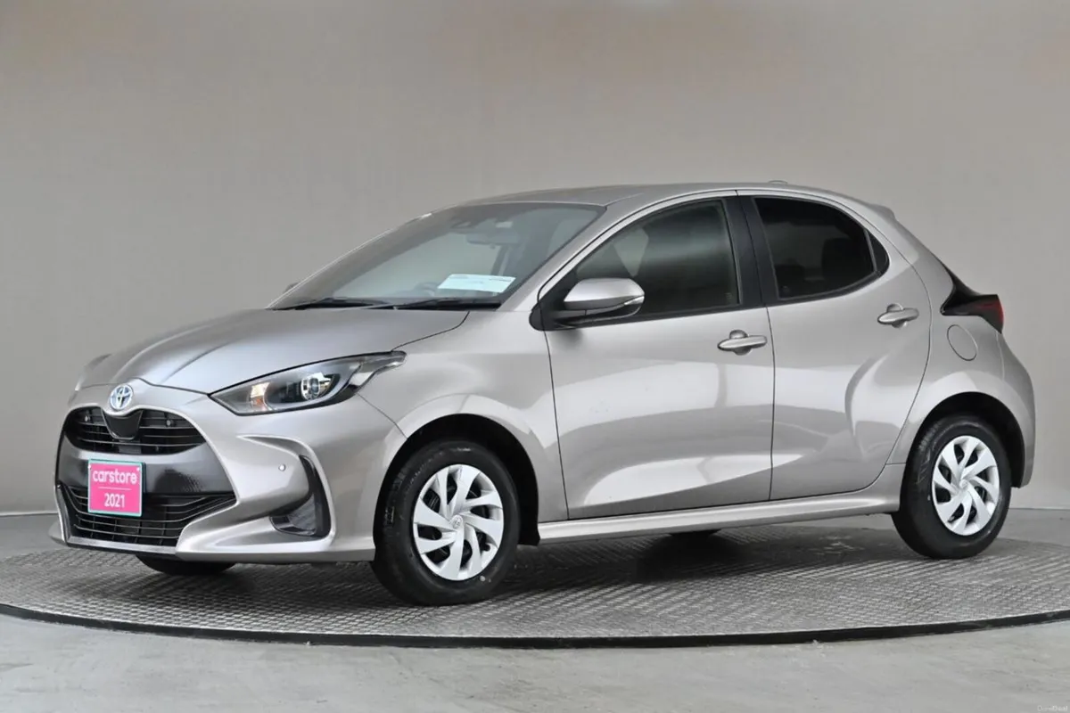 Toyota Yaris 1.5 PETROL HYBRID **REVERSE CAM**PARK - Image 4