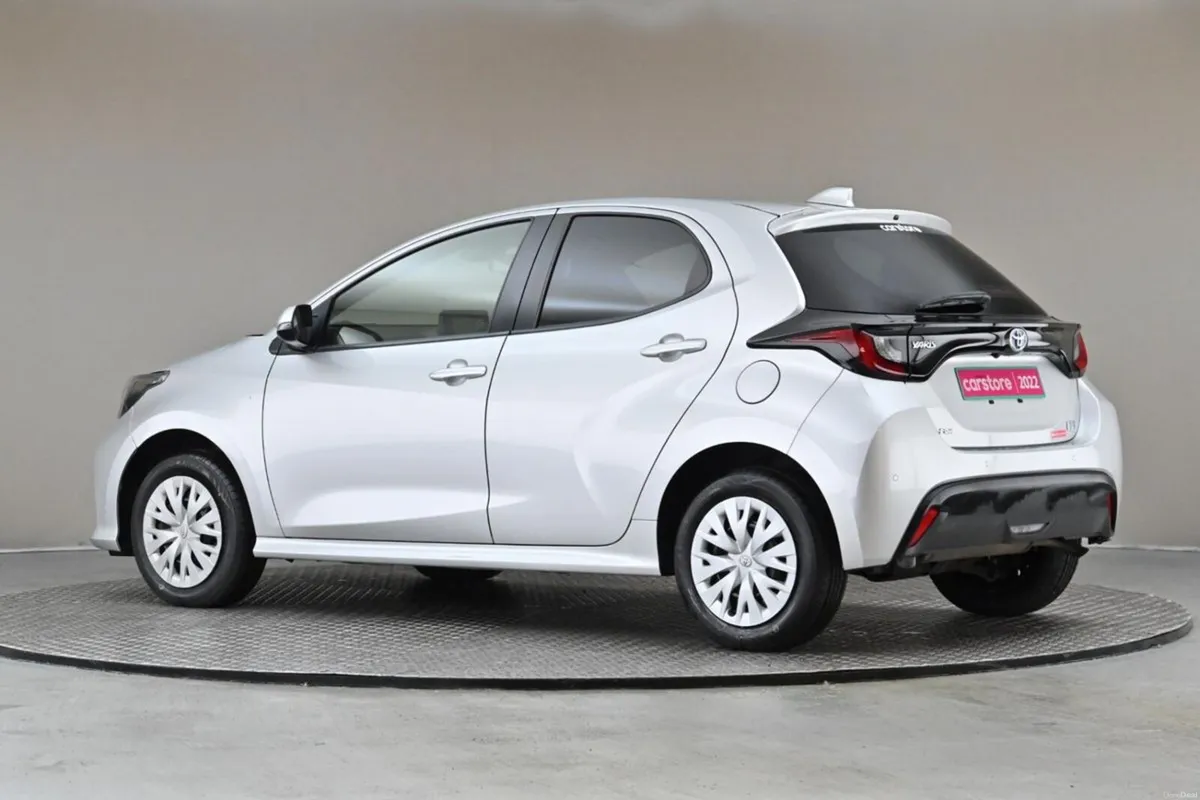 Toyota Yaris 1.5 PETROL HYBRID **REVERSE CAM**PARK - Image 6