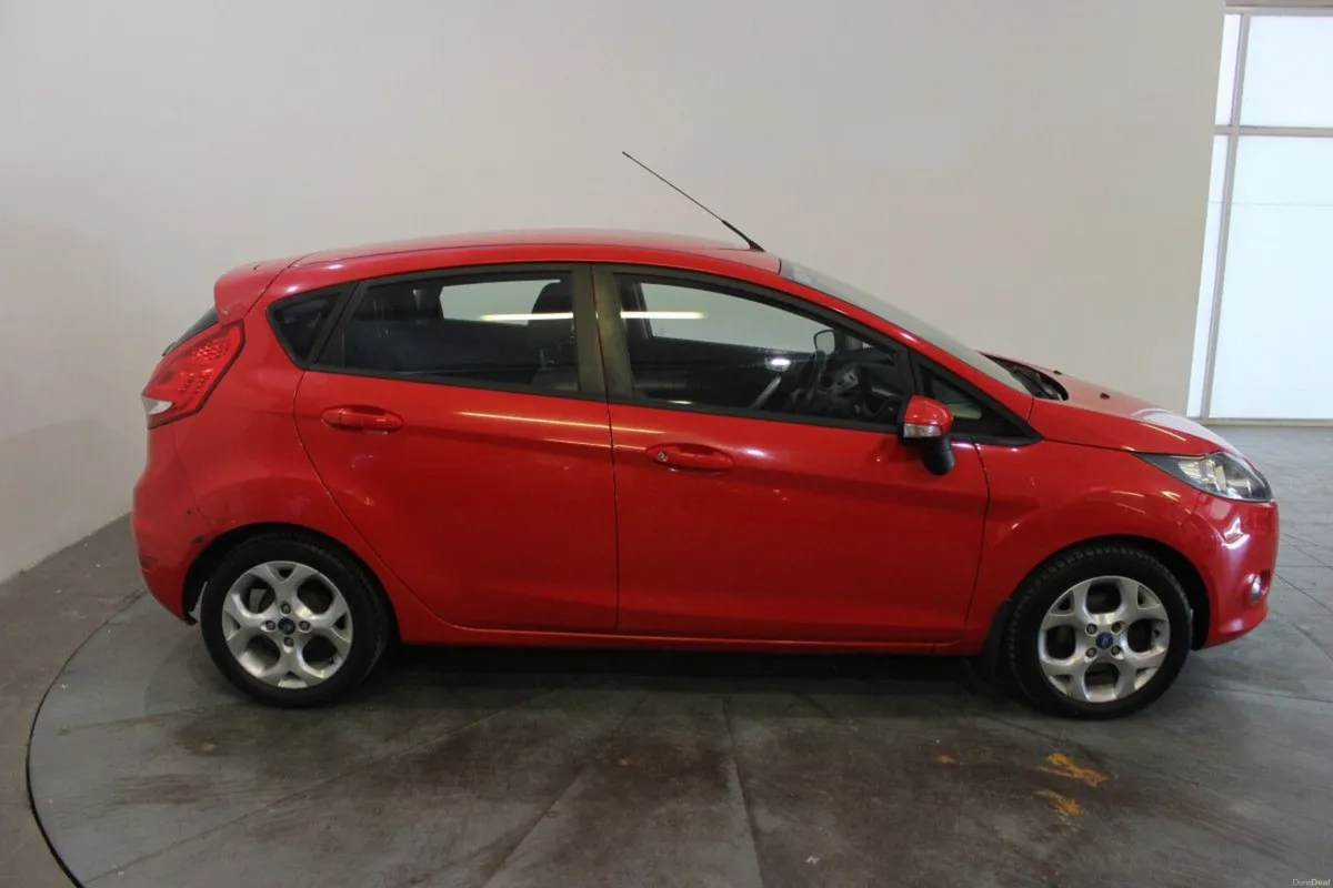 Ford Fiesta 1.4TDCi 68 PS Titanium - TENDER 5 - Image 3