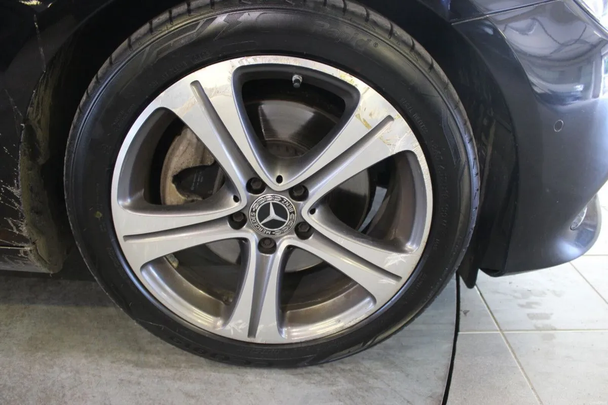 Mercedes-Benz E-Class E 220 D AVANTGARDE A/T - TEN - Image 3