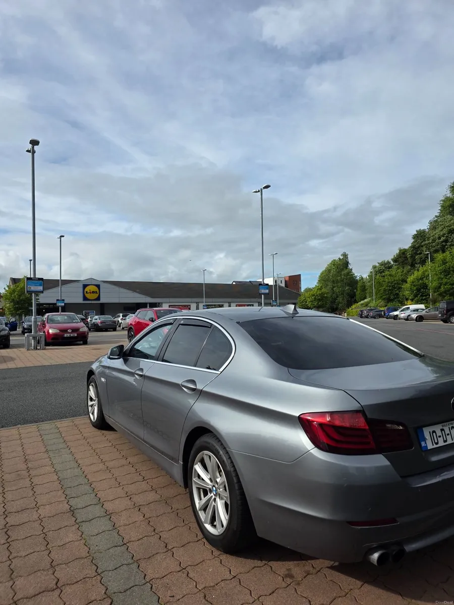 BMW 5-Series 2010 - Image 3