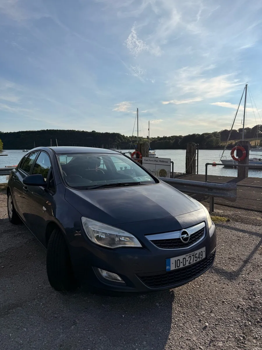 Opel Astra 2010 Petrol - Image 2
