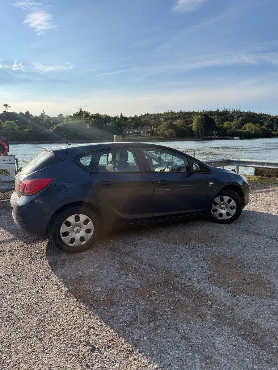 Opel Astra 2010 Petrol - Image 4