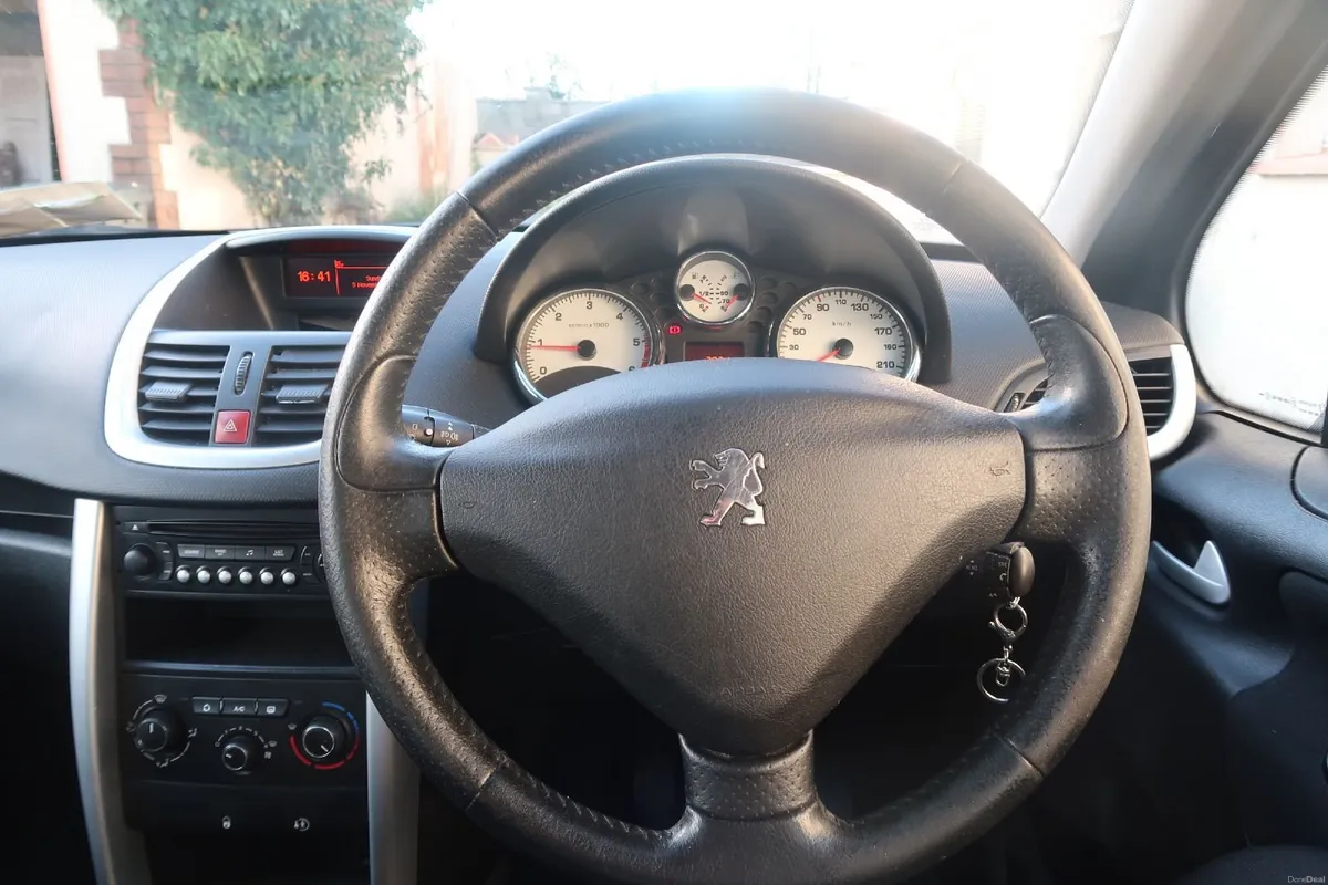 Peugeot 207 2012 - Image 2