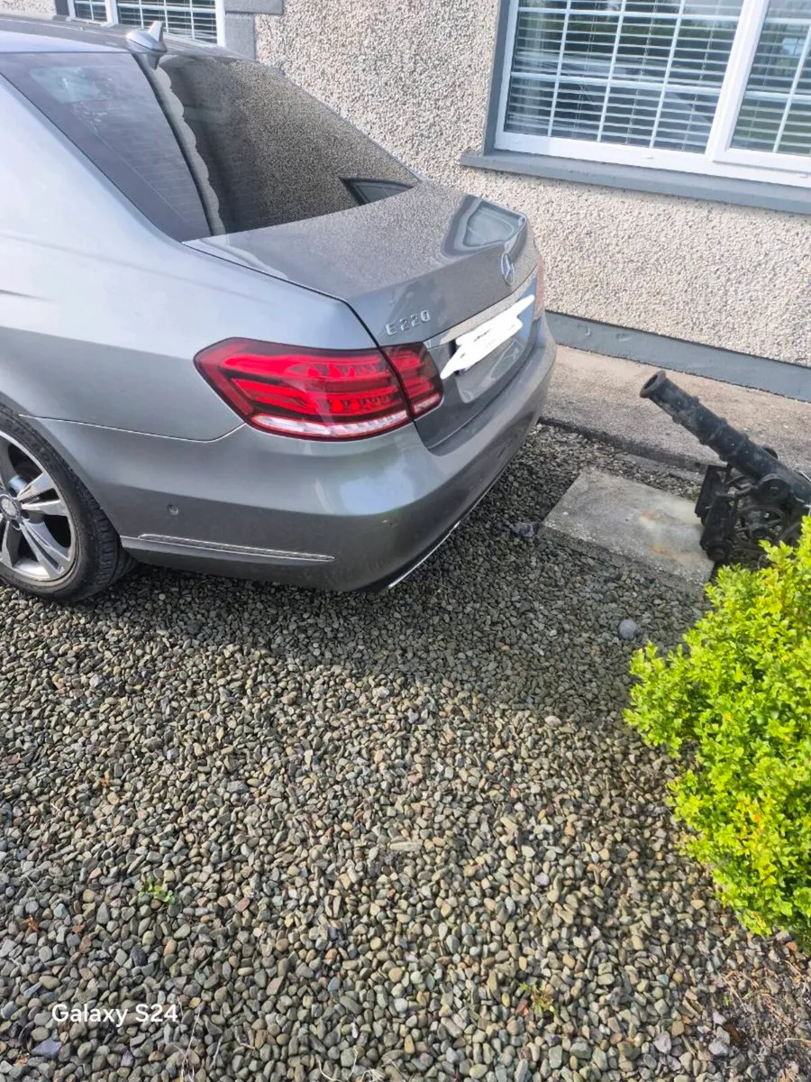 Mercedes e220D - Image 2