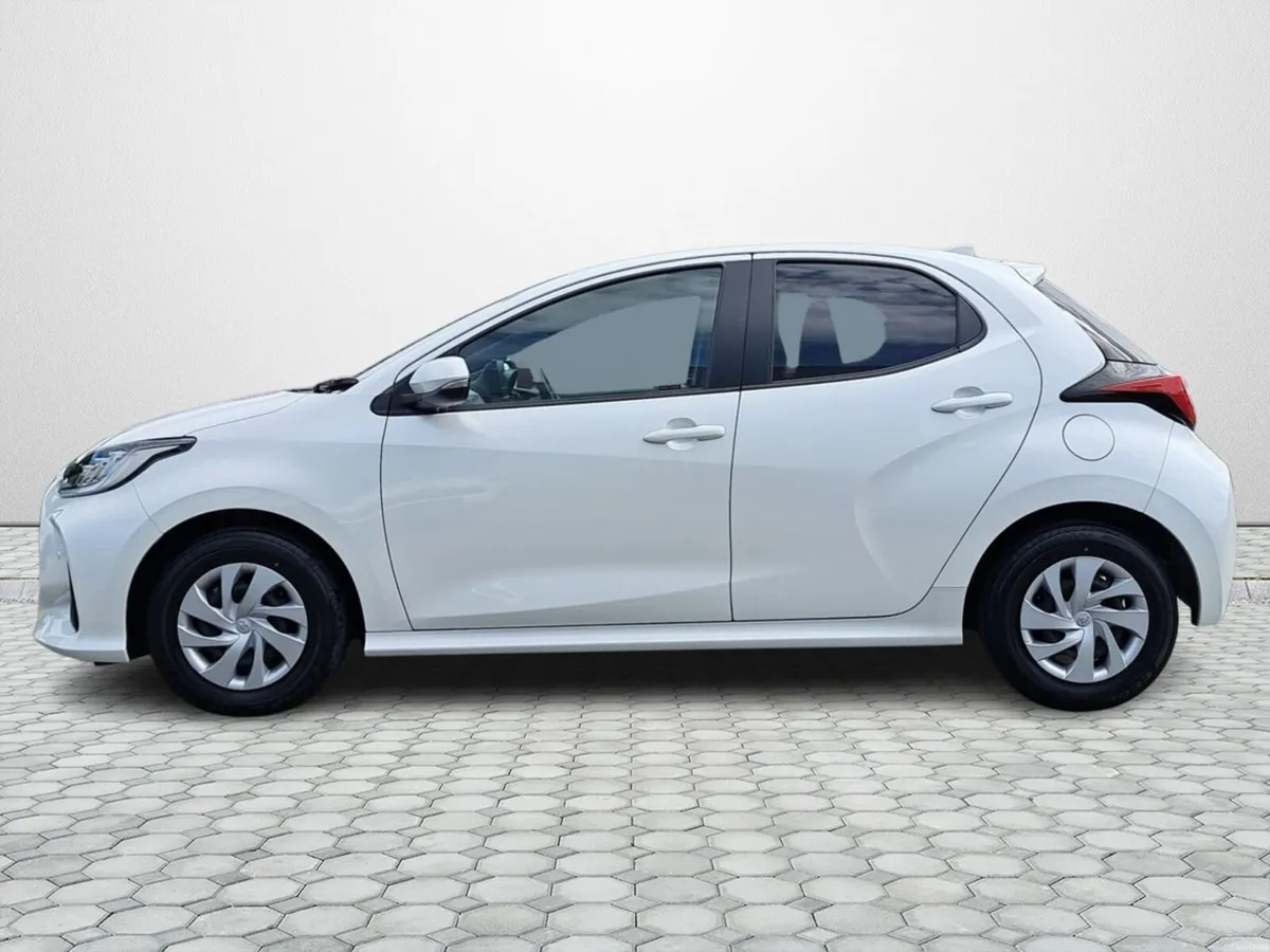 Toyota Yaris G HYBRID AUTO - Image 5
