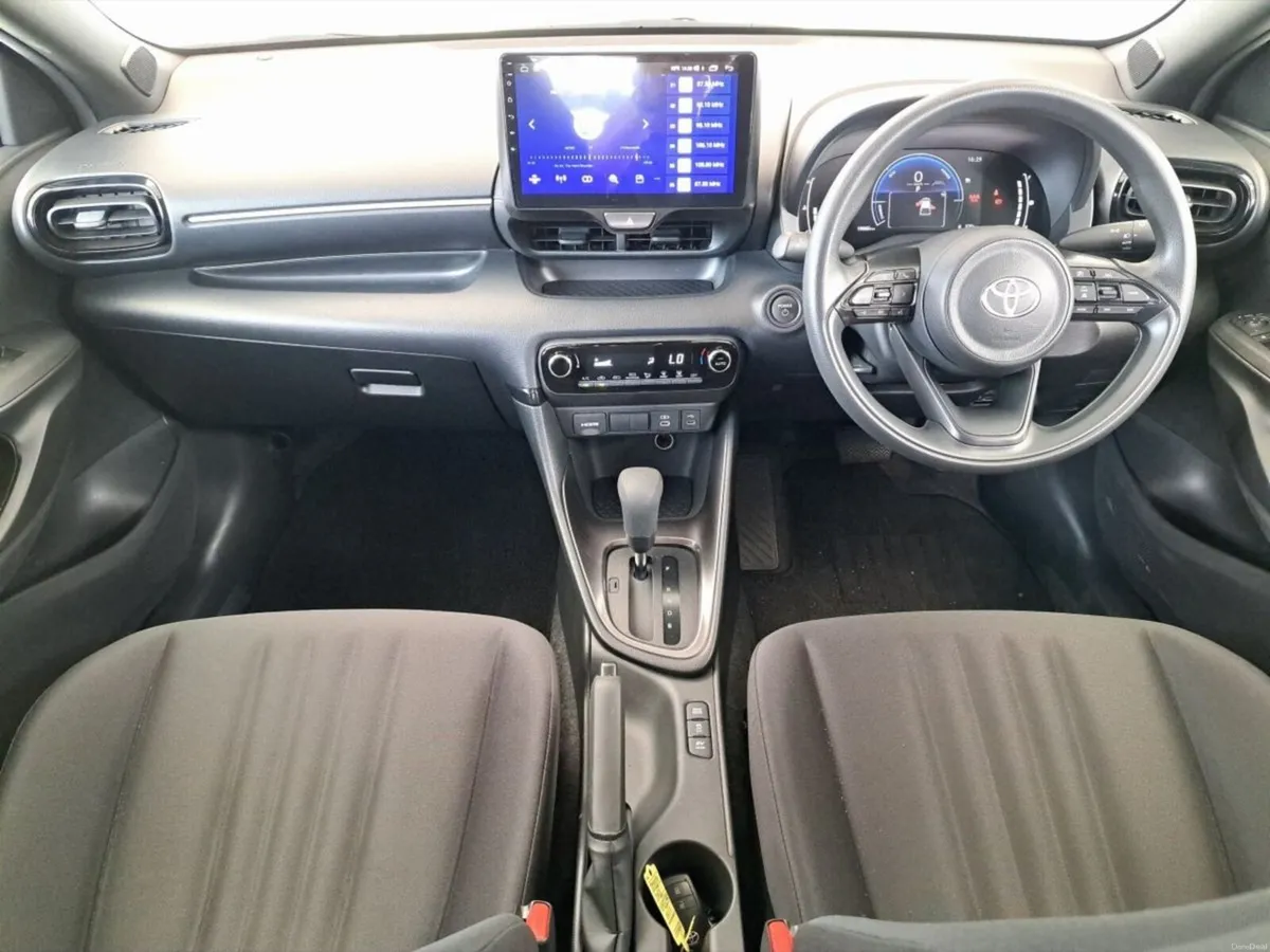 Toyota Yaris G HYBRID AUTO - Image 3