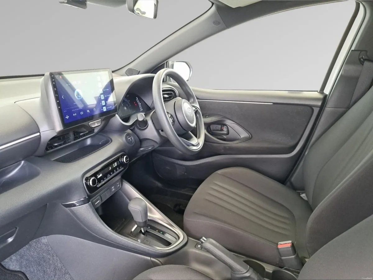 Toyota Yaris G HYBRID AUTO - Image 4
