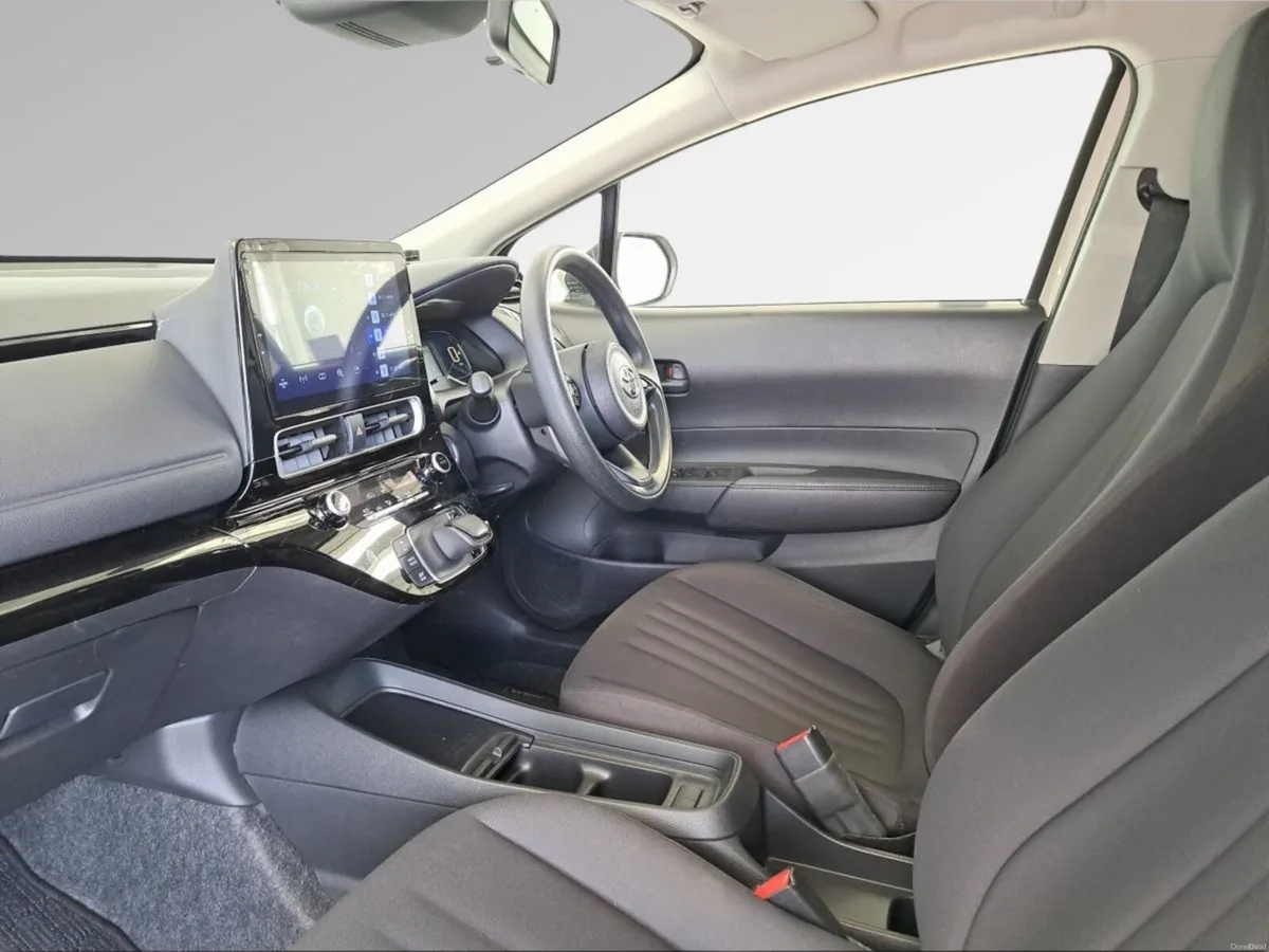 Toyota Aqua X HYBRID AUTO - Image 4