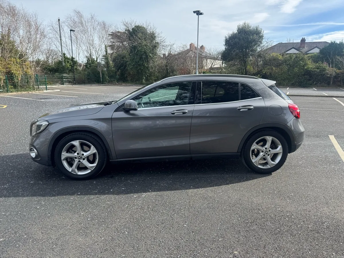 Mercedes Benz GLA 220 4 MATIC - Image 2