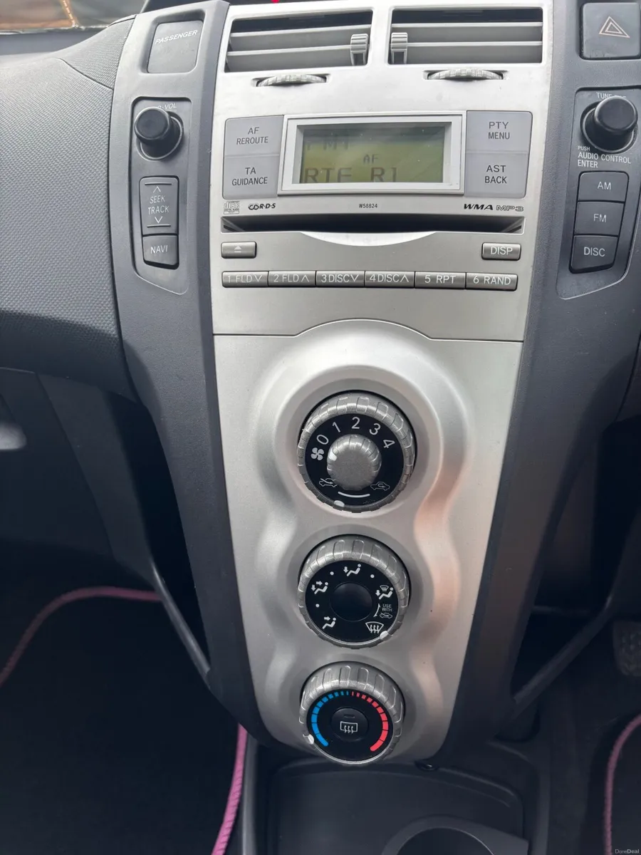 Toyota Yaris 2009 - Image 2