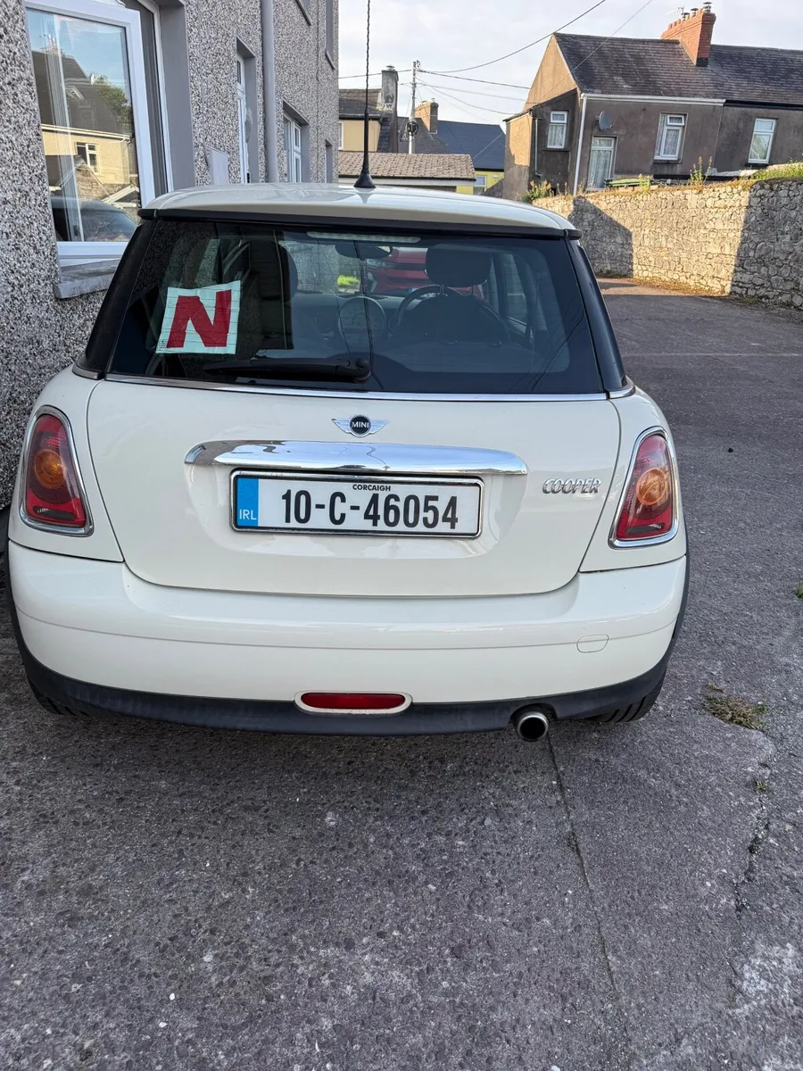 Mini Cooper 2010 - Image 2