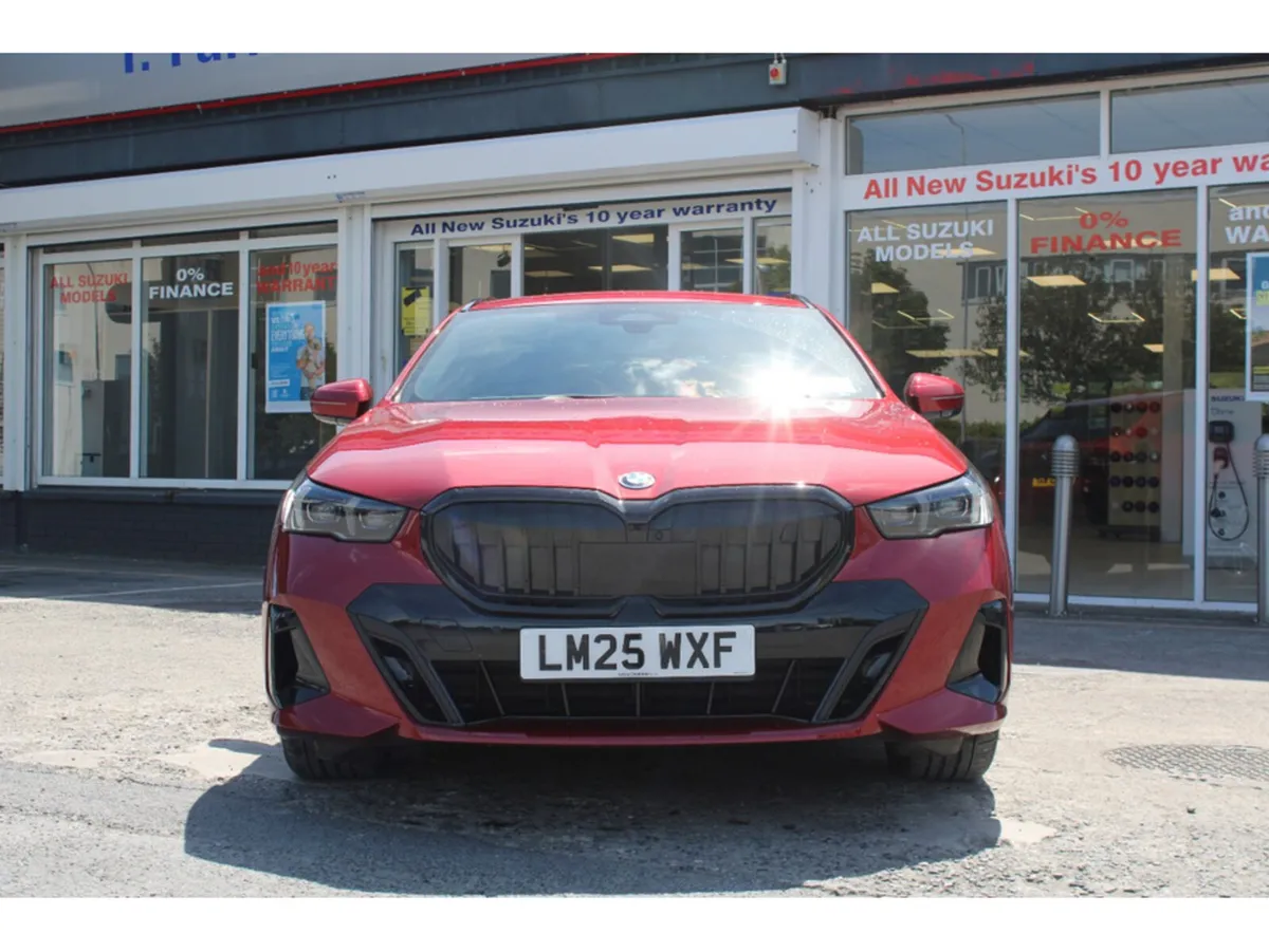 BMW i5 EDRIVE40 M SPORT - Image 4