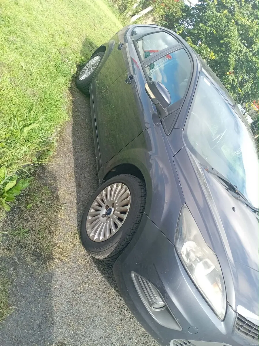 Ford Focus 2010 - Image 2