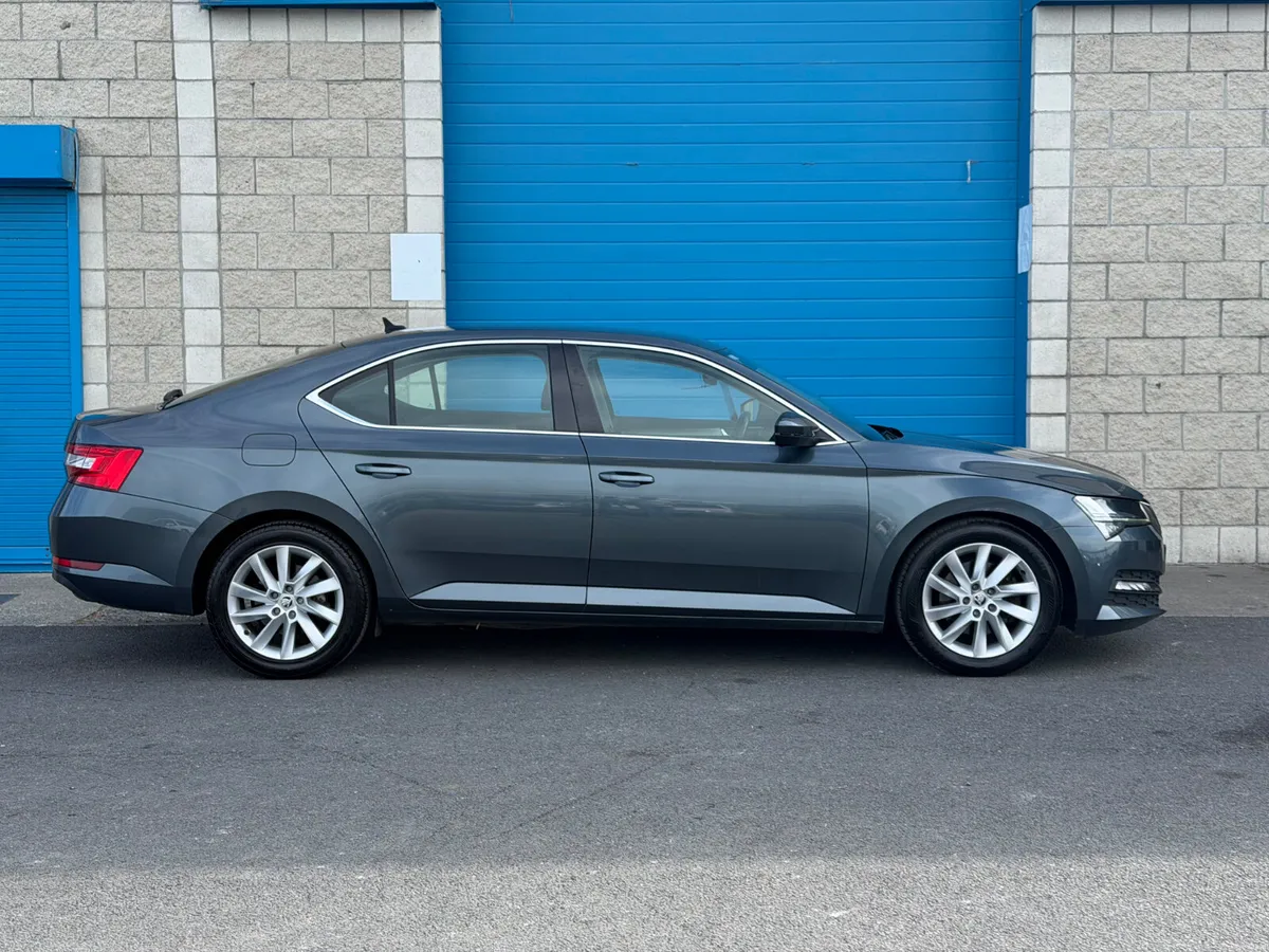 Superb Auto 202 Low Kms!! - Image 4