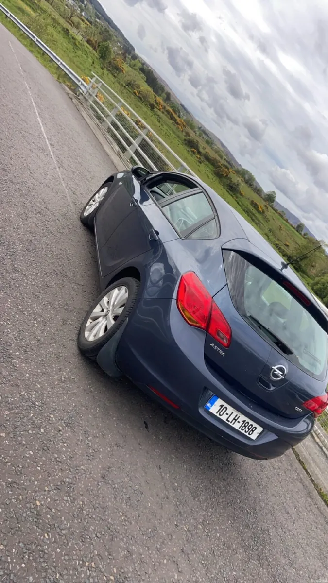 Opel Astra 2010 - Image 3