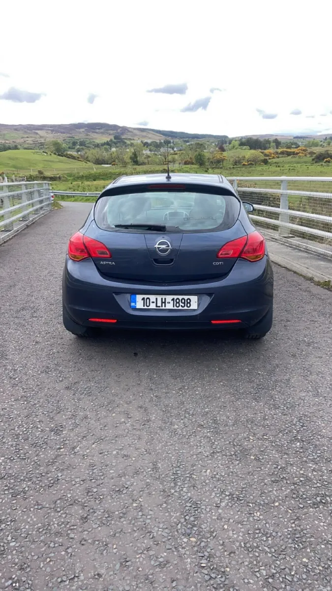 Opel Astra 2010 - Image 4