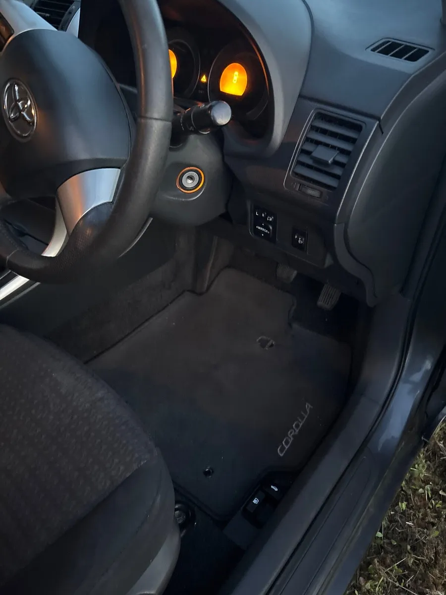 Toyota Corolla - Image 4