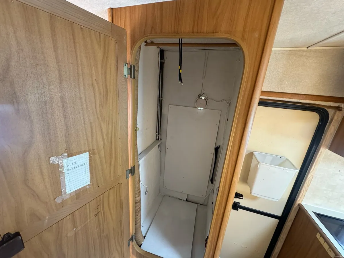 Mercedes 312D Auto Trail Scout - Image 4