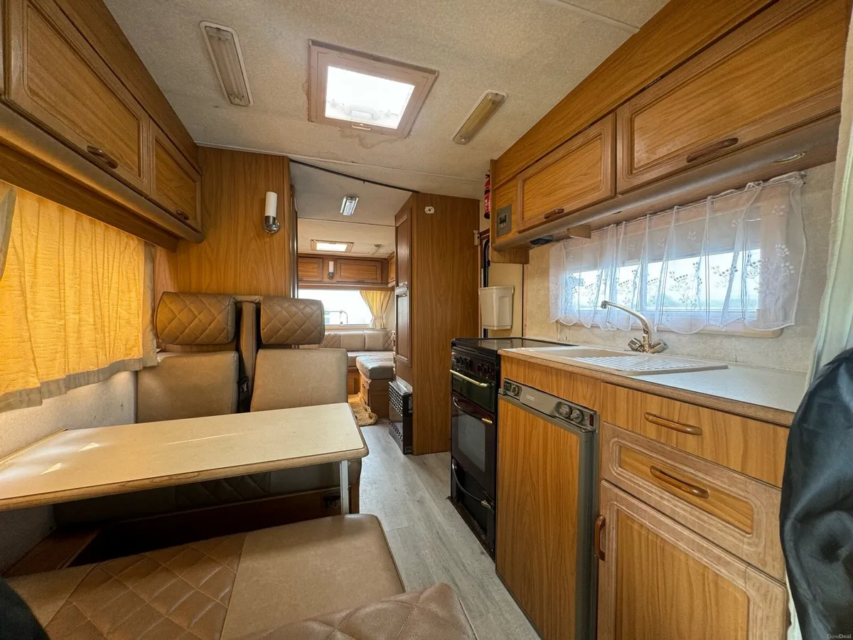Mercedes 312D Auto Trail Scout - Image 2