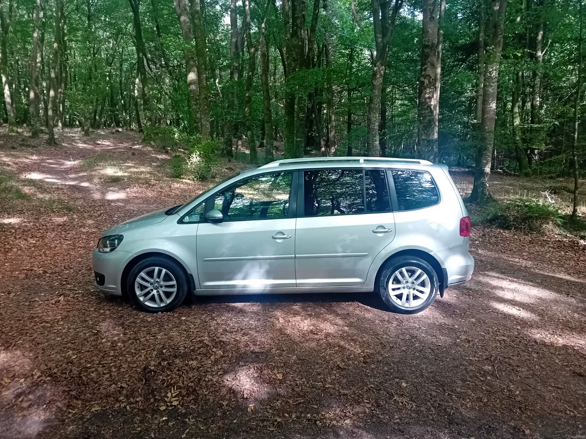 152 VW TOURAN  1.6 TDI 7 SEATER C/LINE MPV - Image 4