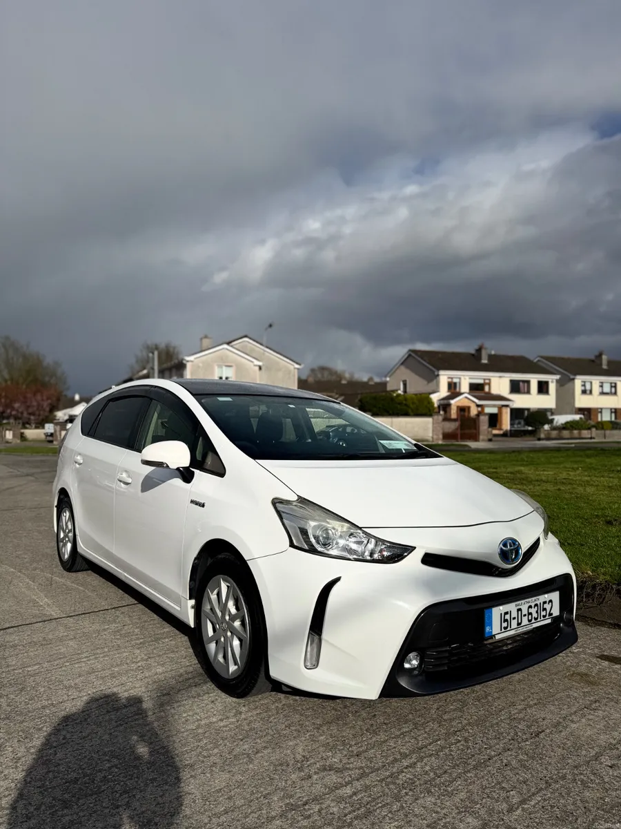 Toyota Prius 2015 Excellent condition , Low mileag - Image 5