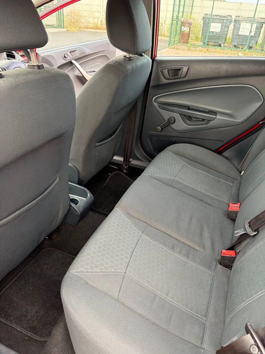 Ford Fiesta 2011 - Image 6