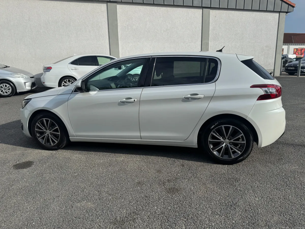 Peugeot 307 Automatic 1.2  Petrol 2017 - Image 6