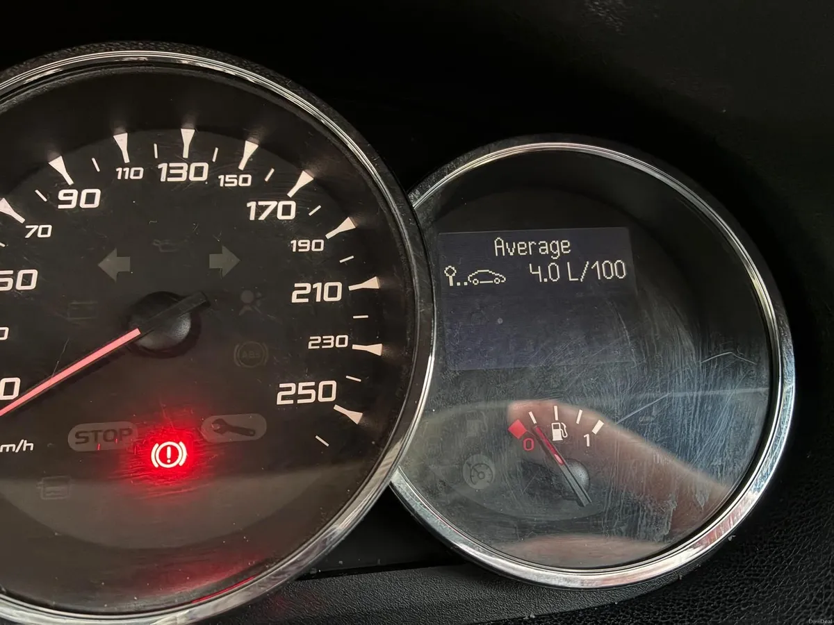 Renault Megane 2012 - Image 2