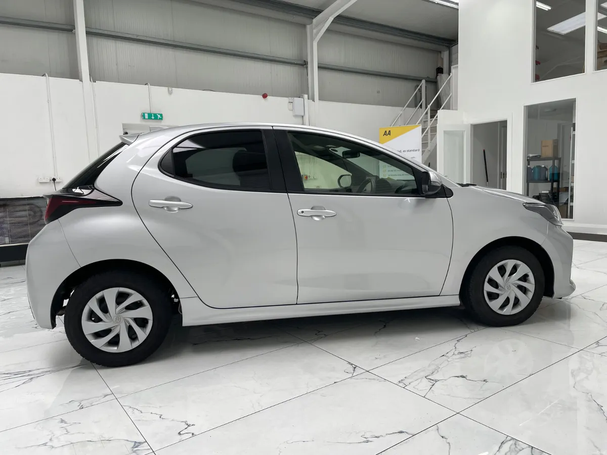 2021 Toyota Yaris 1.5 Vvti Hybrid Auto - Image 2