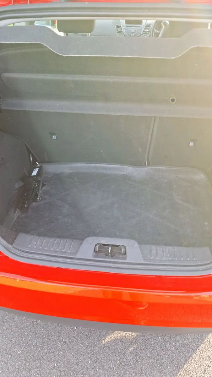 Ford Fiesta 2015 - Image 2