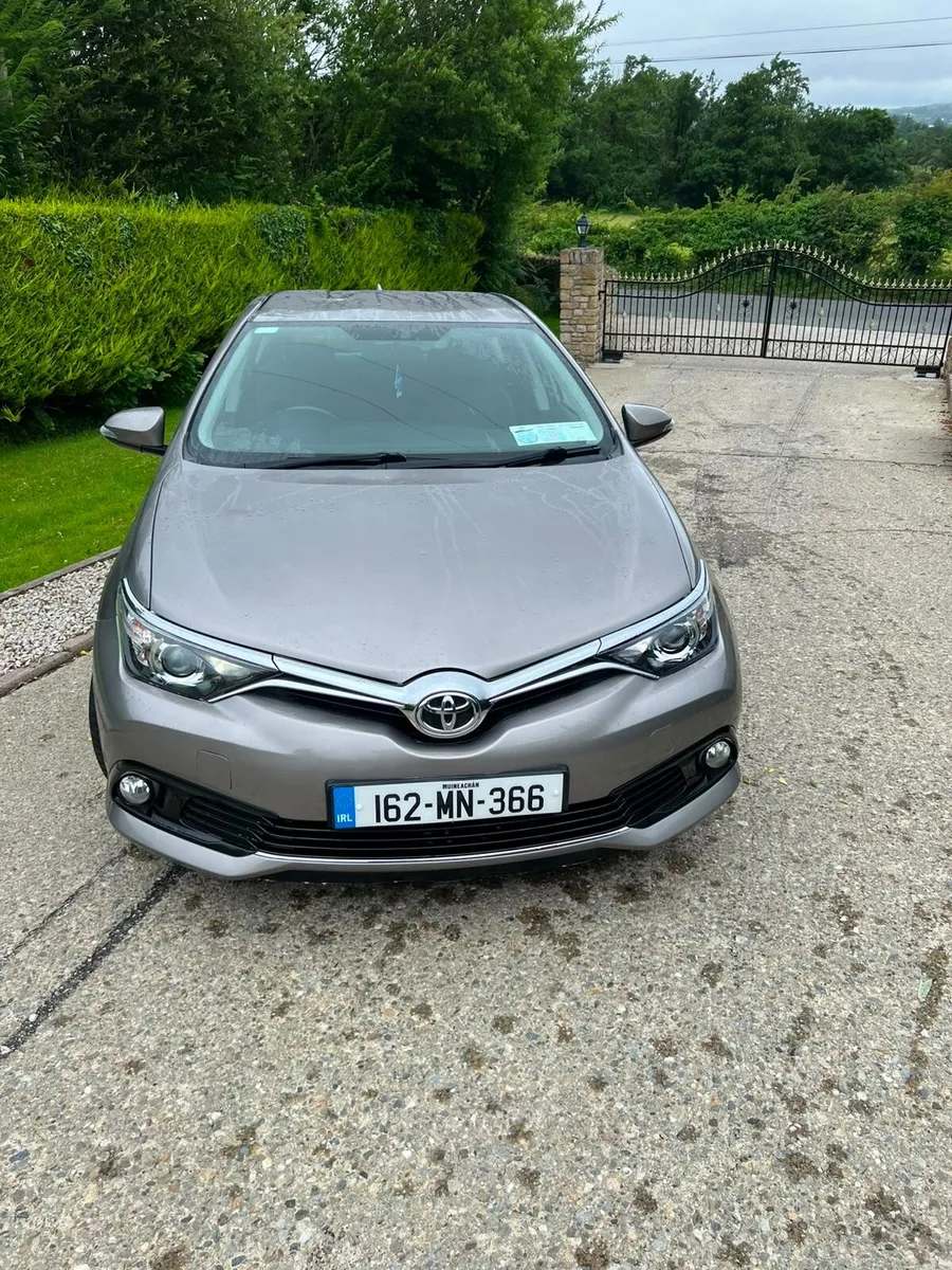 Toyota Auris 2016 - Image 2