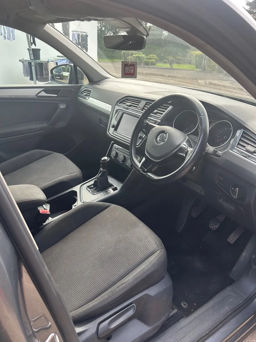 Volkswagen Tiguan 2017 - Image 2