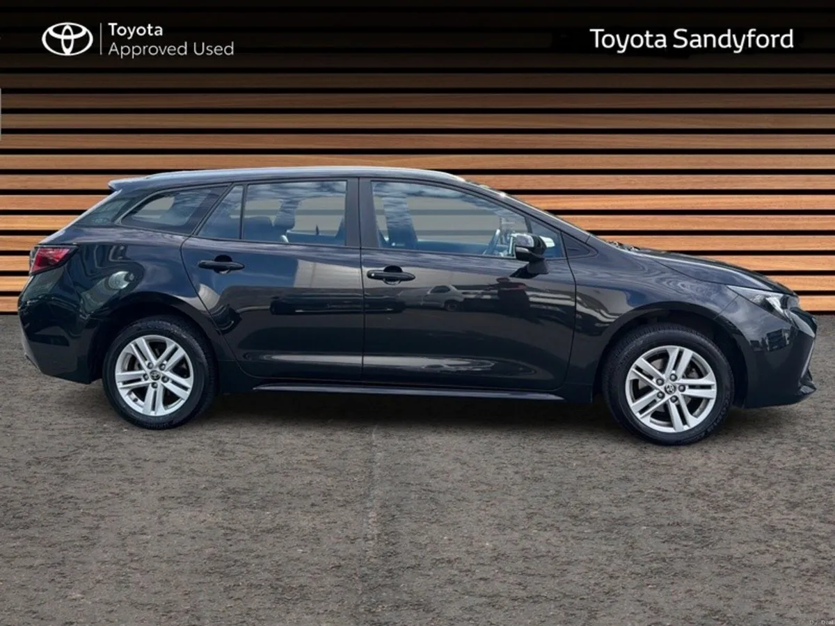 Toyota Corolla ESTATE TOURING SPORTS HYBRID - Image 3