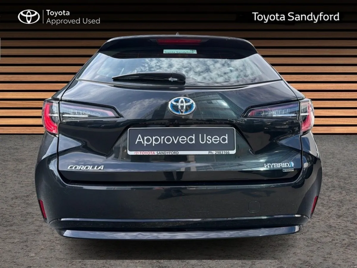 Toyota Corolla ESTATE TOURING SPORTS HYBRID - Image 4