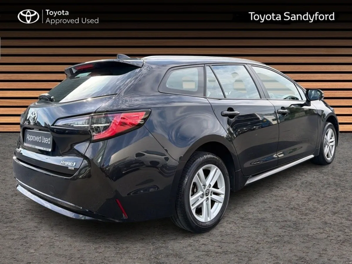 Toyota Corolla ESTATE TOURING SPORTS HYBRID - Image 2