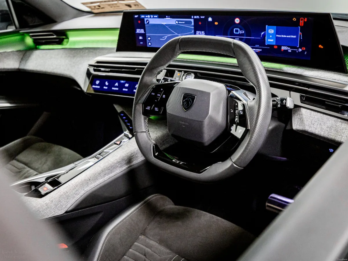 Peugeot 5008 GT Hybrid Auto 145HP - Image 2