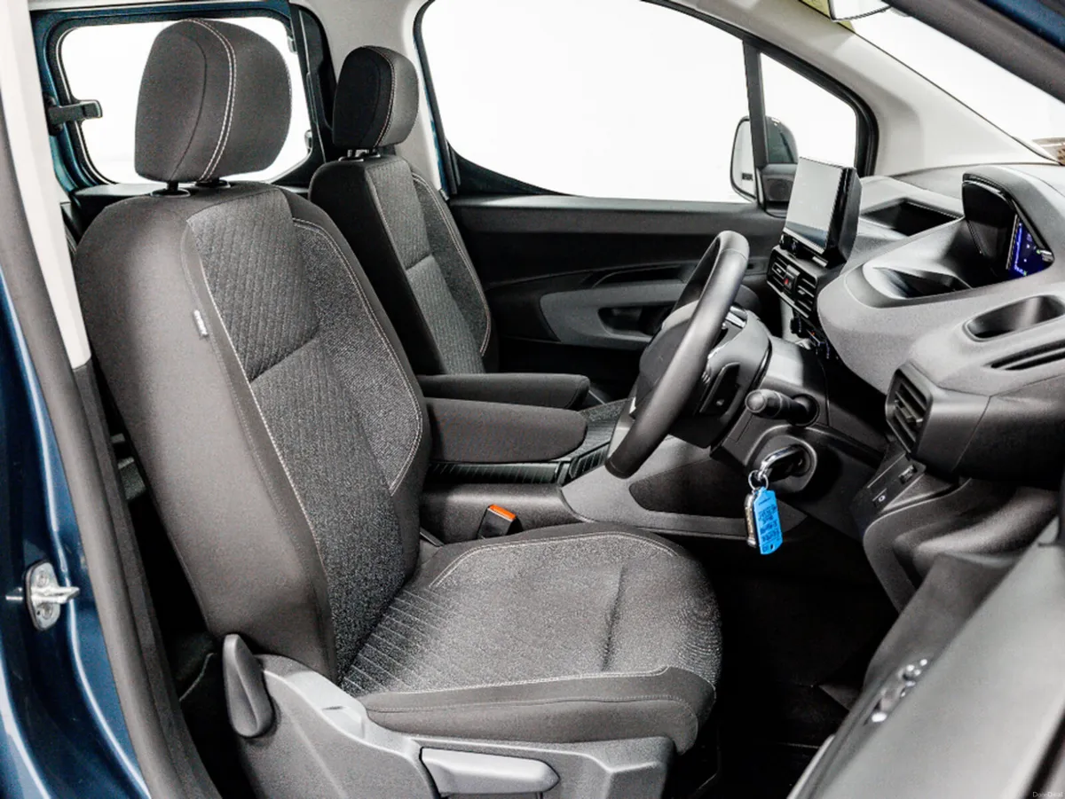 Peugeot Rifter E-Allure 50kWh 135HP L2 - 7 Seats - Image 3