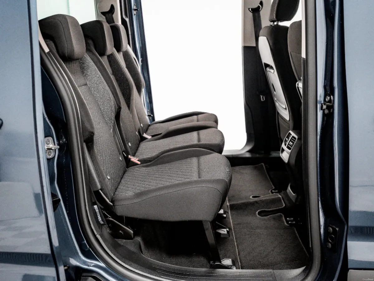 Peugeot Rifter E-Allure 50kWh 135HP L2 - 7 Seats - Image 6