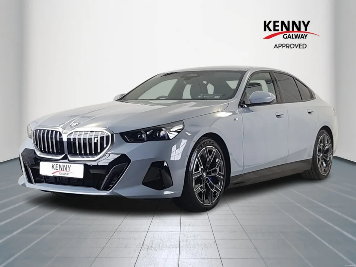 BMW i5 EDRIVE40 M SPORT - Image 3