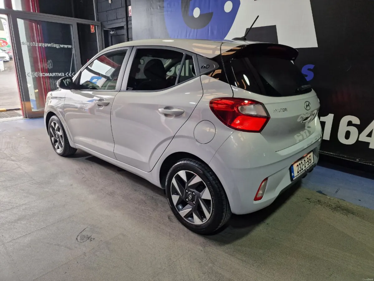 Hyundai i10 DELUXE 1.0 ** REVERSING CAMERA, CRUISE - Image 6