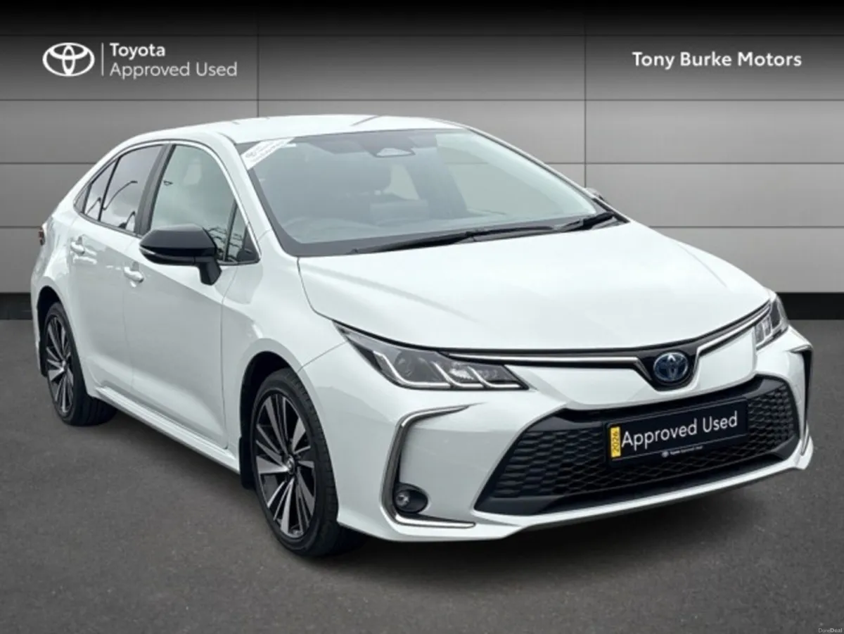 Toyota Corolla Saloon - LUNASPORT - 1.8 Hybrid - S - Image 1