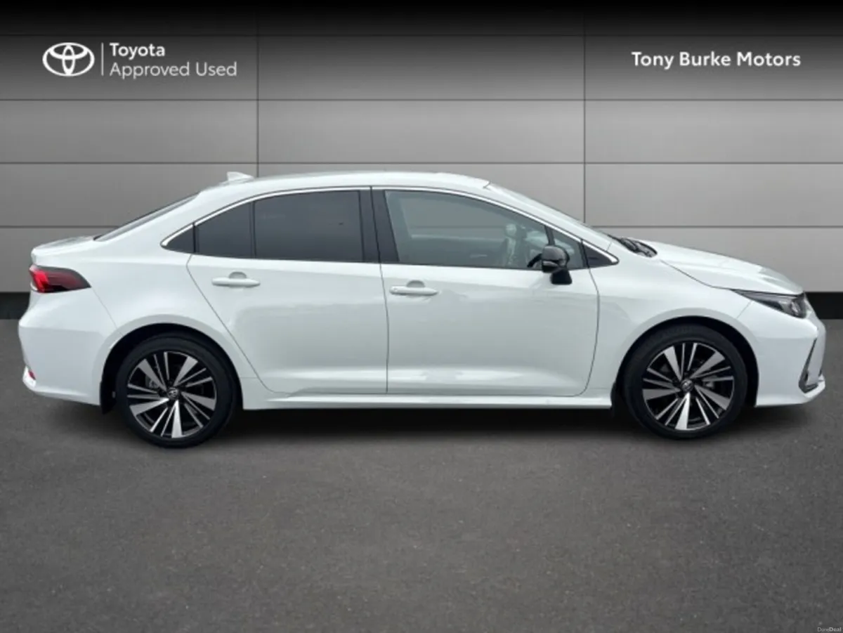Toyota Corolla Saloon - LUNASPORT - 1.8 Hybrid - S - Image 3