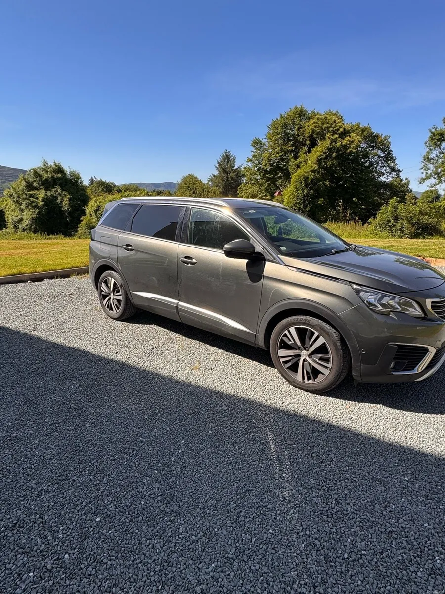 Peugeot 5008 Allure 1.2 - Image 2