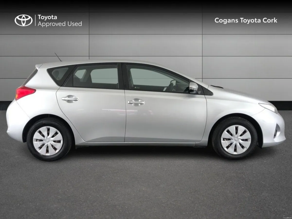 Toyota Auris 1.33 5DR TERRA 4DR - Image 3