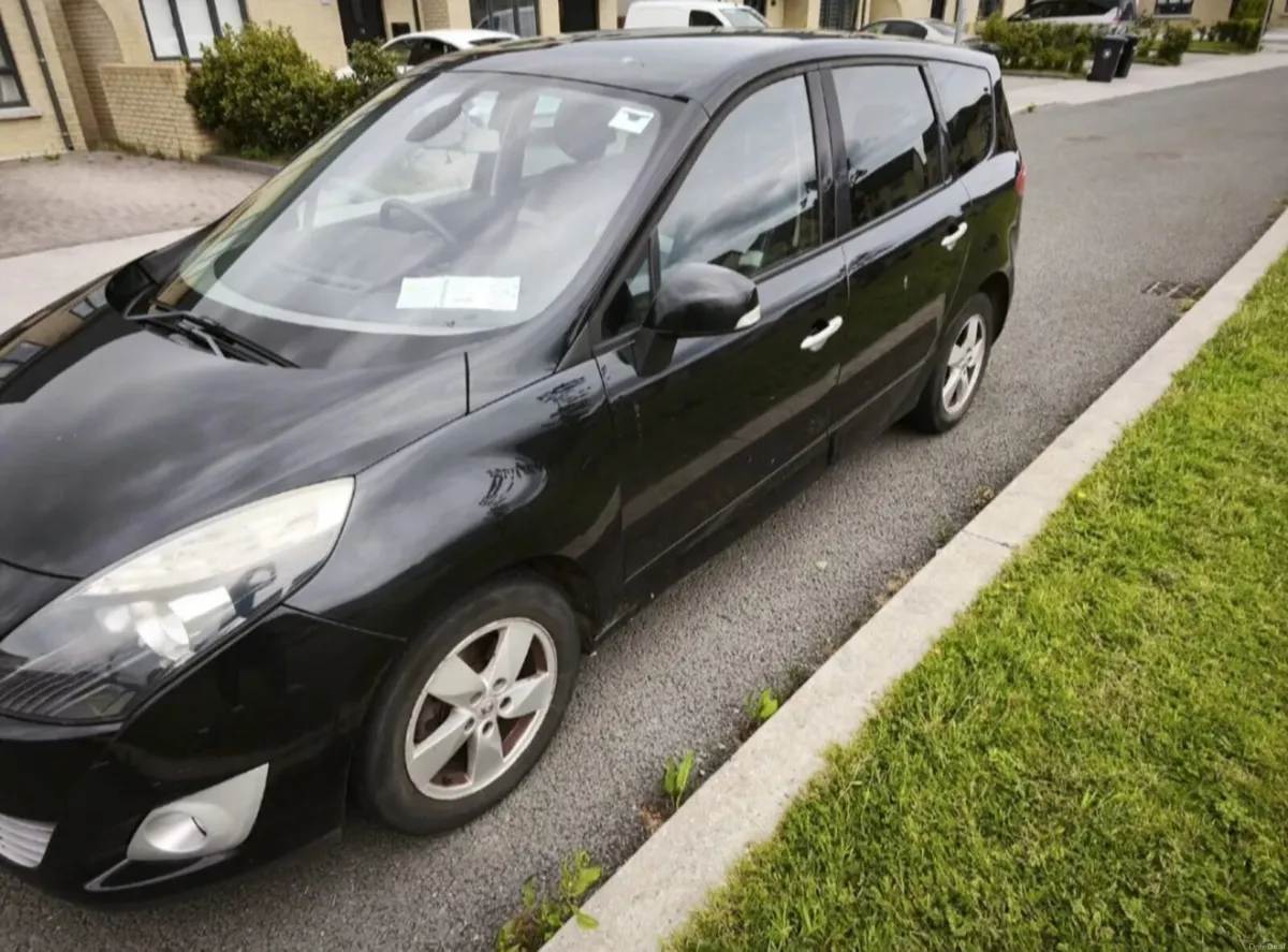2011 Renault Scenic 7 seats nct 03/27 - Image 1