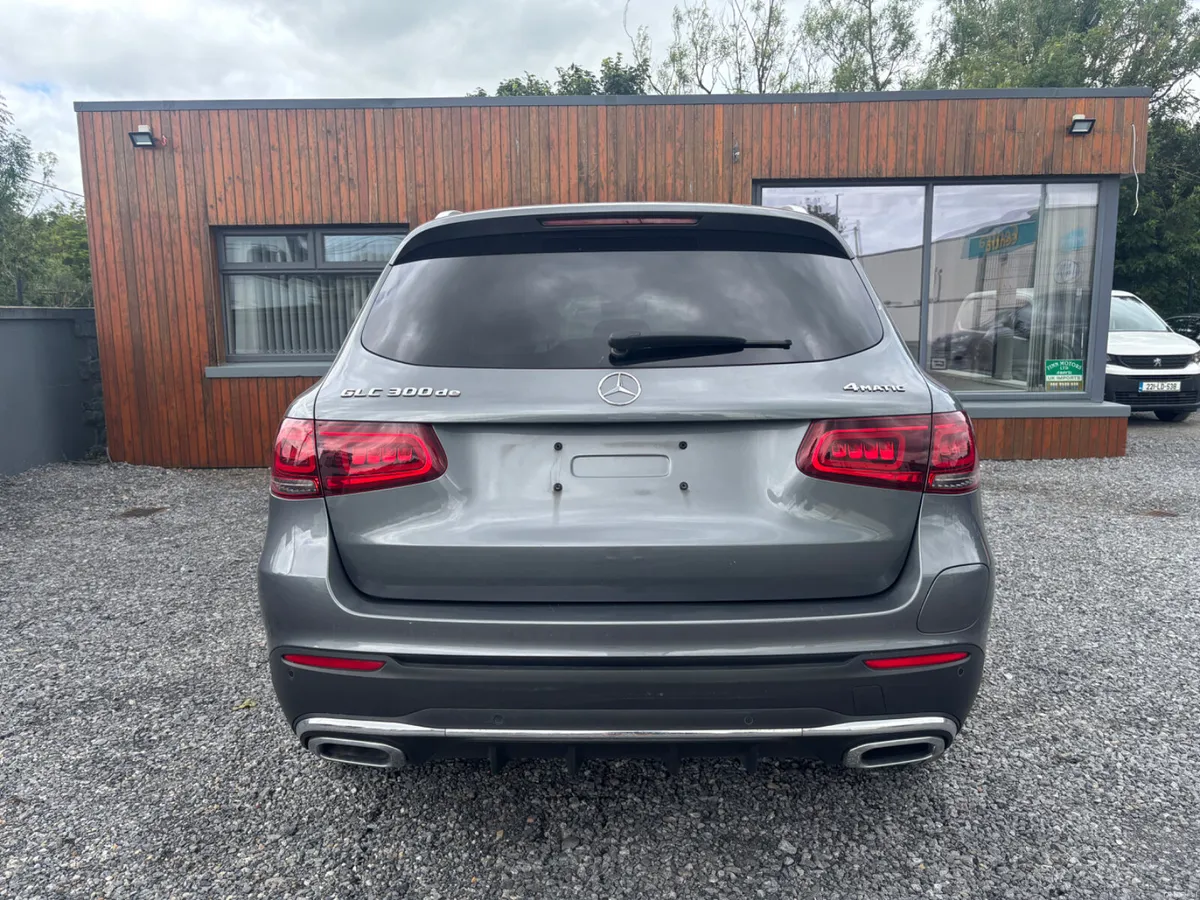Mercedes-Benz GLC 2022 - Image 4