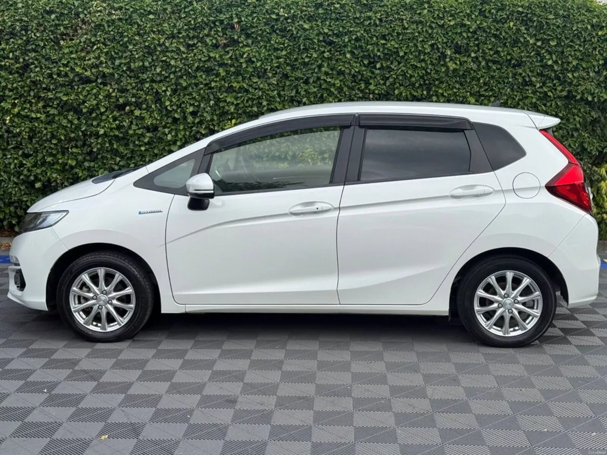 Honda Fit L-PACKAGE 1.5 HYBRID AUTO // HALF LEATHE - Image 3